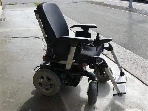 001) Elektro Rollstuhl Handicare Puma 40