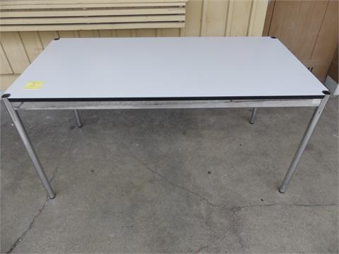 02) USM Haller Tisch 150 cm