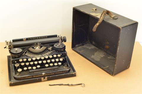 046) Antike Schreibmaschine Underwood Standard