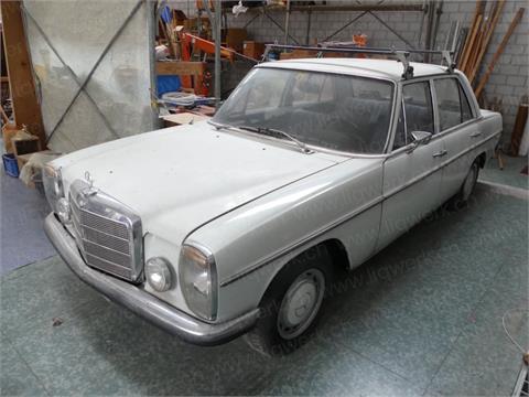 01) Oldtimer Mercedes-Benz 220
