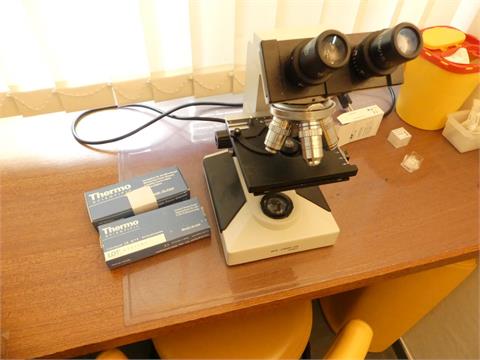 025) Mikroskop