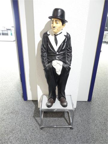 002) Charlie Chaplin Figur mit USM Ständer